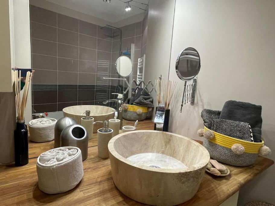 Appartement Sur Le Parvis De La Cathedrale Senlis  Eksteriør bilde