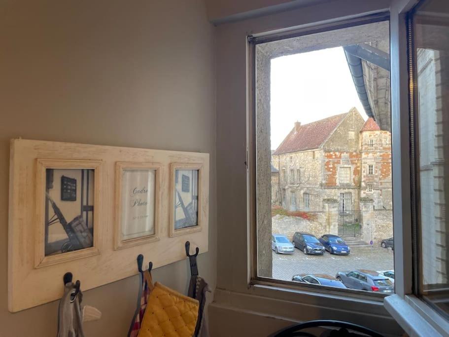 Appartement Sur Le Parvis De La Cathedrale Senlis  Eksteriør bilde