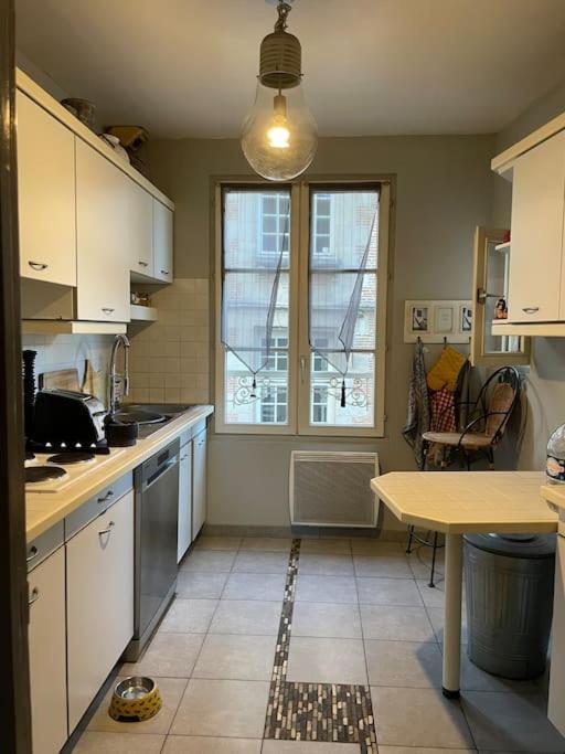 Appartement Sur Le Parvis De La Cathedrale Senlis  Eksteriør bilde